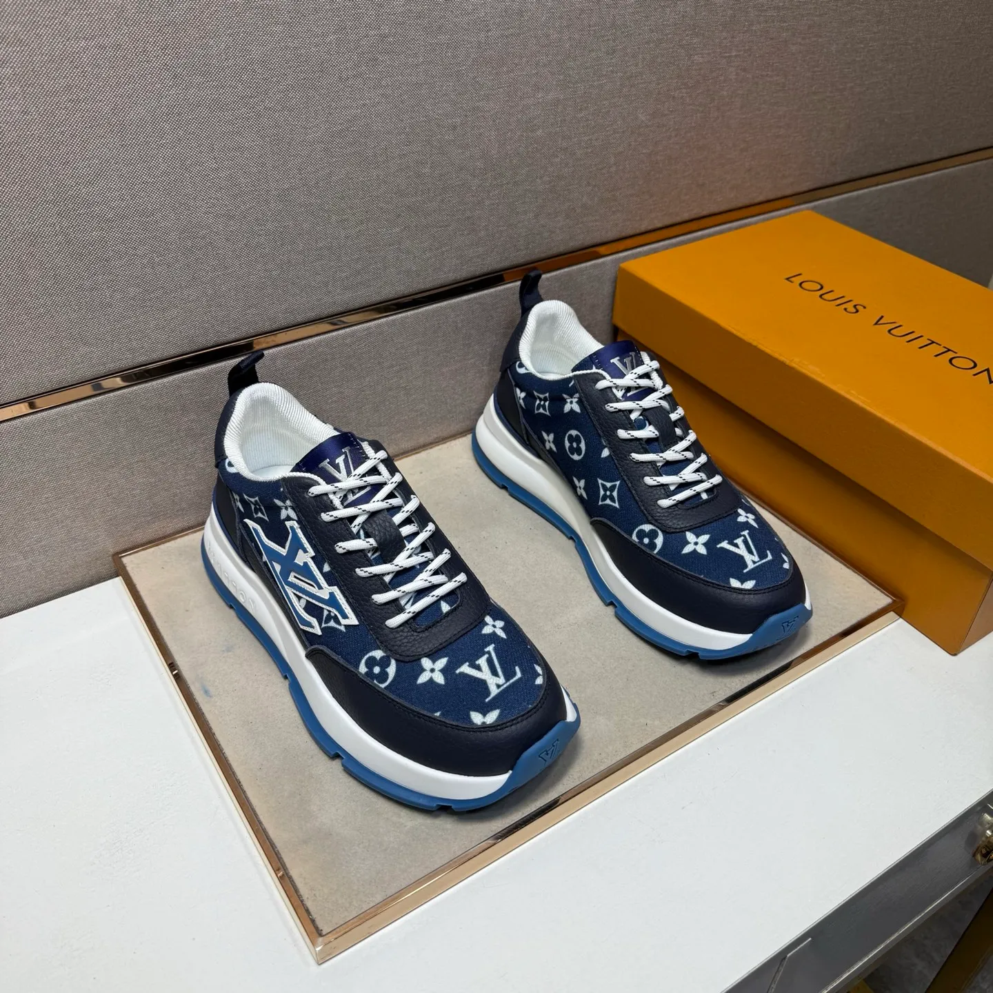 ⬛️Men's shoes 💰p442【LV～】Men's casual shoes 2025z cabinet sales simultaneously 🔶Size: 38-44#️⃣ 🔷3 colors🔜The upper is made of multi-material splicing➕Mesh lining, comfortable and breathable, sole: original comfortable and wear-resistant outsole, ⚠️real thing📱photographed🎬real thing is better📢📢📢